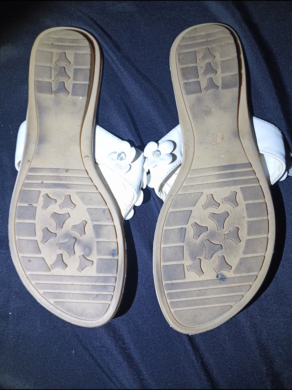 Kittie White Floral Rhinestone Thong Sandals Flat Slides Size 8.5M